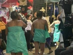 Comerciantes de tianguis desnudan y rapan a mujeres por ‘rateras’ 