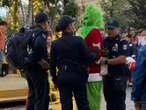 VIDEO: ¿A dónde vamos a parar? El Grinch noquea y sangra a Santa Claus