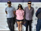 Detienen en Nuevo León a tres personas con chaleco táctico y gorra de policía de Puebla