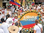 Marchan en Colombia en respaldo a Uribe; sigue en prisión domiciliaria