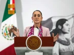 Sheinbaum niega que por escándalos no vea a Adán y a Monreal