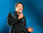 Demandan a Smokey Robinson por violación