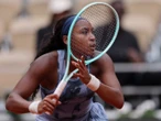 Coco Gauff gana en Roland Garros tras olvidar sus raquetas