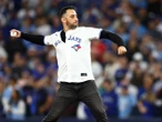 Marco Estrada lanza primera bola en Juego 7 entre Toronto y Seattle