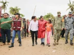 Evelyn Salgado visita zonas afectadas por huracán Erick en la Costa Chica