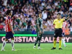 Árbitros admiten error del VAR en el León-Chivas