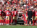 Horrible momento en que la estrella de los 49ers sufre una grave lesión