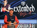 Rompe en llanto tras firma de contrato