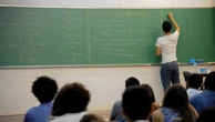 Professores agora têm limite de faltas injustificadas; entenda nova regra