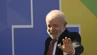 Lula critica Trump, mira eleições para o Senado em 2026 e diz que, ‘se estiver bonitão, extrema direita não volta’