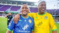 Ronaldinho Gaúcho e Roberto Carlos voltam a campo no dia 7 de junho para uma partida internacional com lendas mundiais