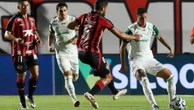 Palmeiras coloca reservas em campo, vê Vitória abrir vantagem, mas busca empate no Barradão