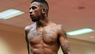 Carlos Prates humilha norte-americano ainda no primeiro round do UFC 319