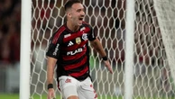 Flamengo ganha do Atlético-MG no Maracanã e vira líder do Brasileirão