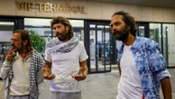 ‘Fomos tratados como animais’, afirmam ativistas da flotilha interceptada por Israel a caminho de Gaza