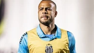 Mayke celebra estreia pelo Santos e projeta duelo contra o Cruzeiro: ‘Impor nosso jogo’