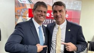 Flávio Bolsonaro posta foto ao lado de Tarcísio em meio a discussão sobre sucessão de Bolsonaro