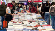 Bienal do Livro encerra 1º fim de semana com explosão de vendas e estandes lotados