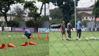 João Paulo faz treino com bola e se aproxima do retorno ao Santos após lesão no tendão