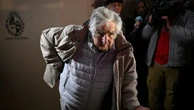 Mujica enfrenta ‘fase terminal’ de câncer e recebe cuidados paliativos para aliviar a dor