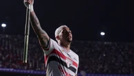 Luciano define jogo em três minutos, São Paulo bate Corinthians e volta a vencer no Brasileirão