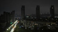 Rússia ataca Ucrânia e deixa milhares sem energia às vésperas do inverno; Zelensky pede a Trump acordo de paz na região