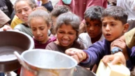 Lançamento aéreo de ajuda em Gaza é ‘ineficaz’ para acabar com a fome, avalia chefe de agência da ONU
