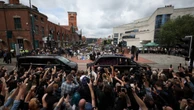 Último adeus a Ozzy Osbourne leva milhares fãs às ruas em Birmingham