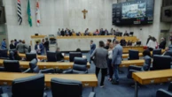 Câmara aprova reajuste salarial de 5,2% para todos servidores em meio a protestos e greve de professores