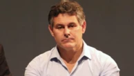 Vice do Corinthians admite falta de verba para reforços: ‘Tem planejamento, mas e o dinheiro?’
