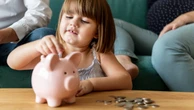 Educação financeira na infância pode ajudar a evitar dívidas na vida adulta? Veja o que diz especialista