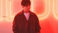 Jungkook, astro do BTS, se desculpa por usar boné com alusão a Trump