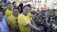 Bolsonaro descumpre ordem médica e sobe em trio elétrico de manifestação para defender que ‘anistia é um ato político’