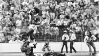 Em 1974, a seleção derrotou a Argentina, mas perdeu para a poderosa Holanda
