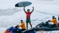 Filipe Toledo é bicampeão mundial de surfe na Austrália