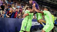 Após levar 2 a 0 no primeiro tempo, Barcelona vira sobre Levante com gol contra e assistência de Raphinha