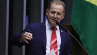 Deputado do PT propõe moção de repúdio a Moraes por optar pela prisão domiciliar de Bolsonaro em vez da preventiva
