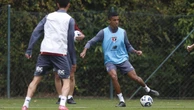 Luiz Gustavo faz primeiro treino técnico com grupo do São Paulo após tromboembolismo