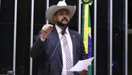 Após pressão por paralisação, Zé Trovão diz que vai consultar caminhoneiros