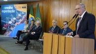 Alckmin diz que Brasil mantém diálogo sobre tarifas com EUA por canais institucionais e ‘em reserva’