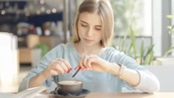 Entenda como o excesso de açúcar e cafeína pode afetar os estudantes