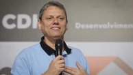 Após Bolsonaro com tornozeleira e críticas por tarifaço, Tarcísio cancela compromissos e passa fim de semana em SP