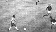 Despedida de Garrincha do futebol reuniu milhares de torcedores no Maracanã, em 1973