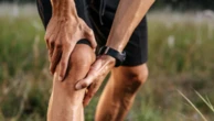 Dor no joelho? Saiba como prevenir e tratar o desgaste da articulação