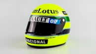 Miniatura de capacete celebra os 40 anos da primeira vitória de Ayrton Senna na Fórmula 1