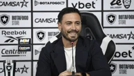 Davide Ancelotti surpreende com bom português, explica relação com o pai e enaltece Botafogo