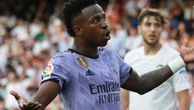 Vini Júnior se irrita com substituição e Xabi Alonso admite: ‘Podia ter esperado’