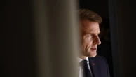 Macron ameaça antecipar eleições na França se primeiro-ministro cair no Parlamento