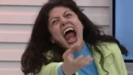 Atriz grita em entrevista, assusta apresentadoras de telejornal e vira meme