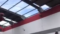 Ventania em São Paulo destelha casas, deixa imóveis sem luz e gera ondas de 3 metros no litoral